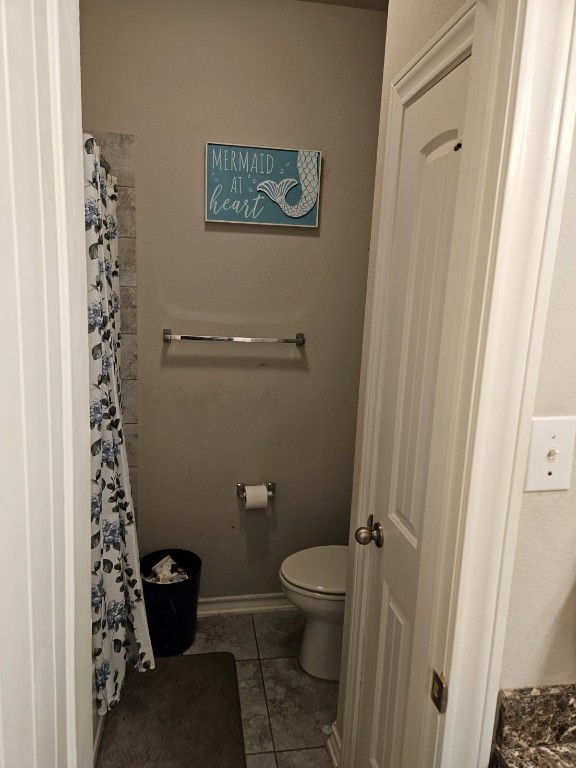 5710 Micah Lane Rosenberg, TX 77471 - Photo 13 of 36 Hallway bathroom with toilet and neutral decor.
