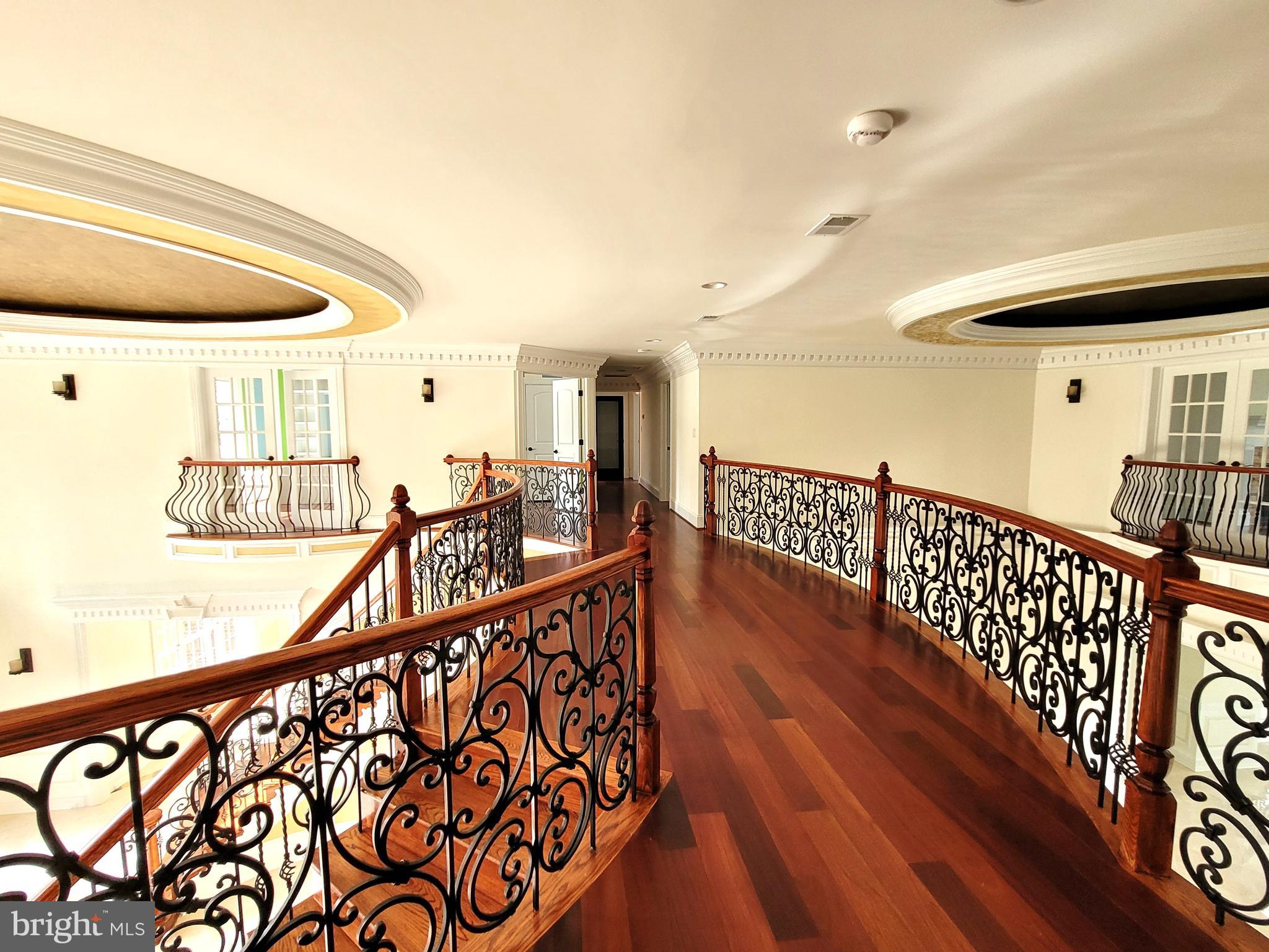 3617 Chain Bridge Road Fairfax, VA 22030 - Photo 46 of 83 Hallway upstairs