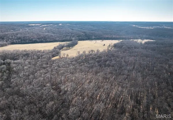 $549,900 | 38925 Stonepiler Avenue, Edwards, MO 65326