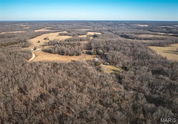 $549,900 | 38925 Stonepiler Avenue, Edwards, MO 65326