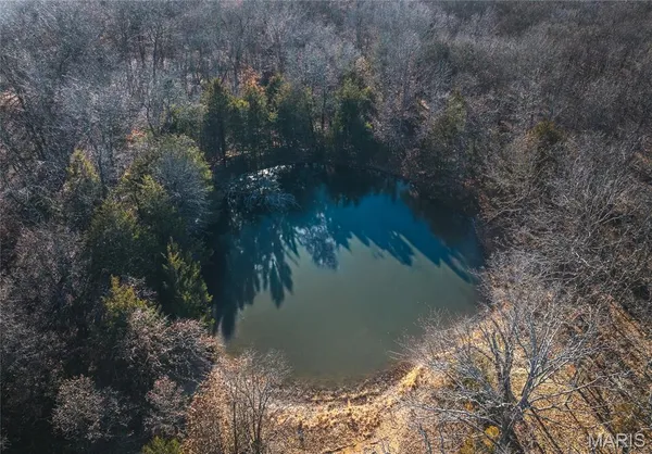 $549,900 | 38925 Stonepiler Avenue, Edwards, MO 65326