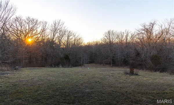 $549,900 | 38925 Stonepiler Avenue, Edwards, MO 65326