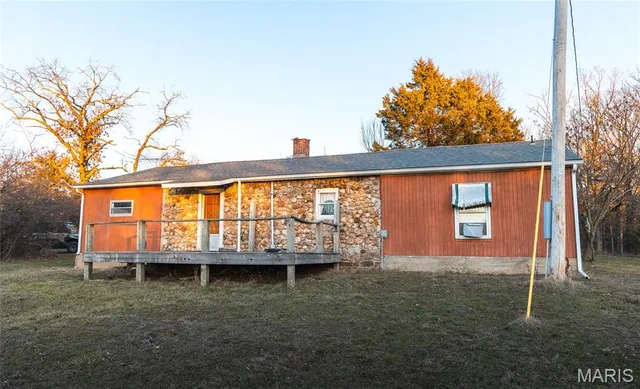 $549,900 | 38925 Stonepiler Avenue, Edwards, MO 65326