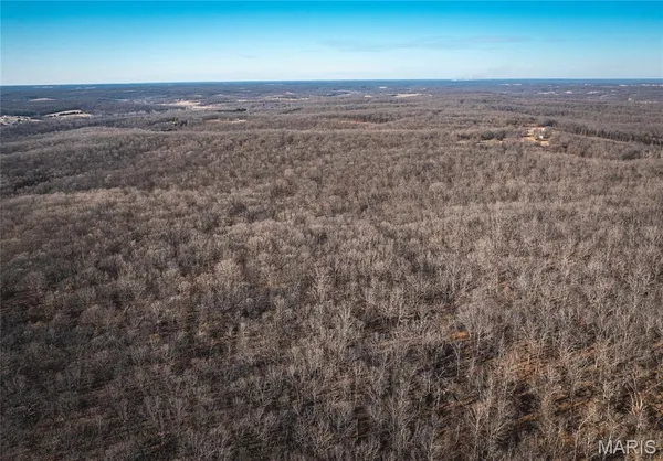 $549,900 | 38925 Stonepiler Avenue, Edwards, MO 65326