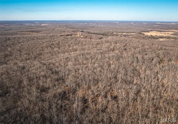 $549,900 | 38925 Stonepiler Avenue, Edwards, MO 65326