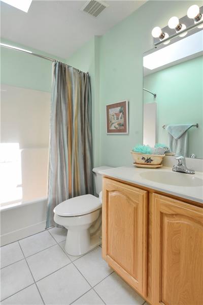 709 McClellan Court McKees Rocks, PA 15136 - Photo 19 of 25 Hallway Full Bathroom