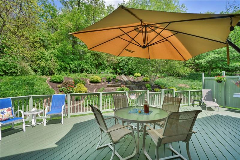 709 McClellan Court McKees Rocks, PA 15136 - Photo 22 of 25 Deck