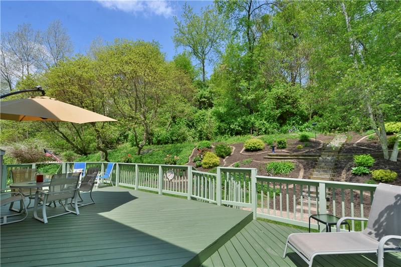 709 McClellan Court McKees Rocks, PA 15136 - Photo 23 of 25 Deck