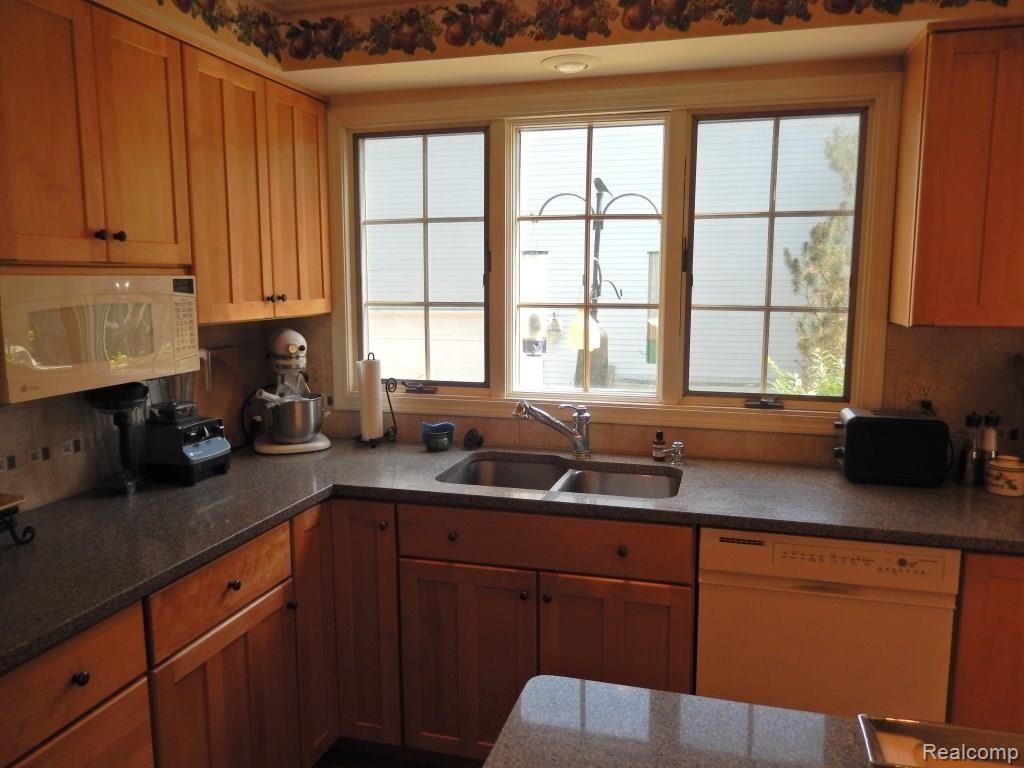 1126 East Fairview Lane Rochester, MI 48306 - Photo 13 of 13 Fairview Kitchen 1_2.jpg
