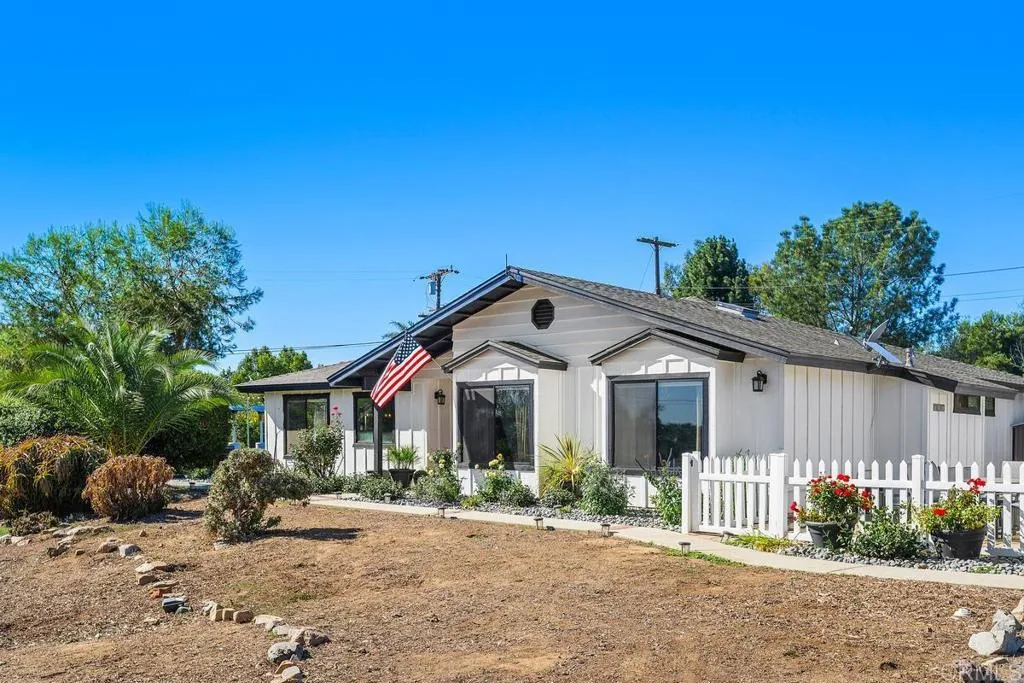 2625 Havencrest Drive Fallbrook, CA 92028 - Photo 2 of 35 a front view of a house with a yard