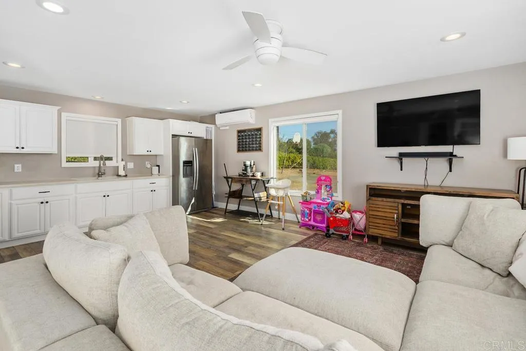 2625 Havencrest Drive Fallbrook, CA 92028 - Photo 25 of 35 a living room with furniture and a flat screen tv