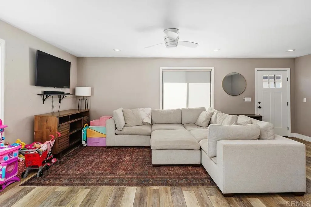 2625 Havencrest Drive Fallbrook, CA 92028 - Photo 27 of 35 a living room with furniture and a flat screen tv