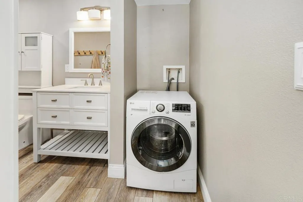 2625 Havencrest Drive Fallbrook, CA 92028 - Photo 28 of 35 a view of kitchen and utility room