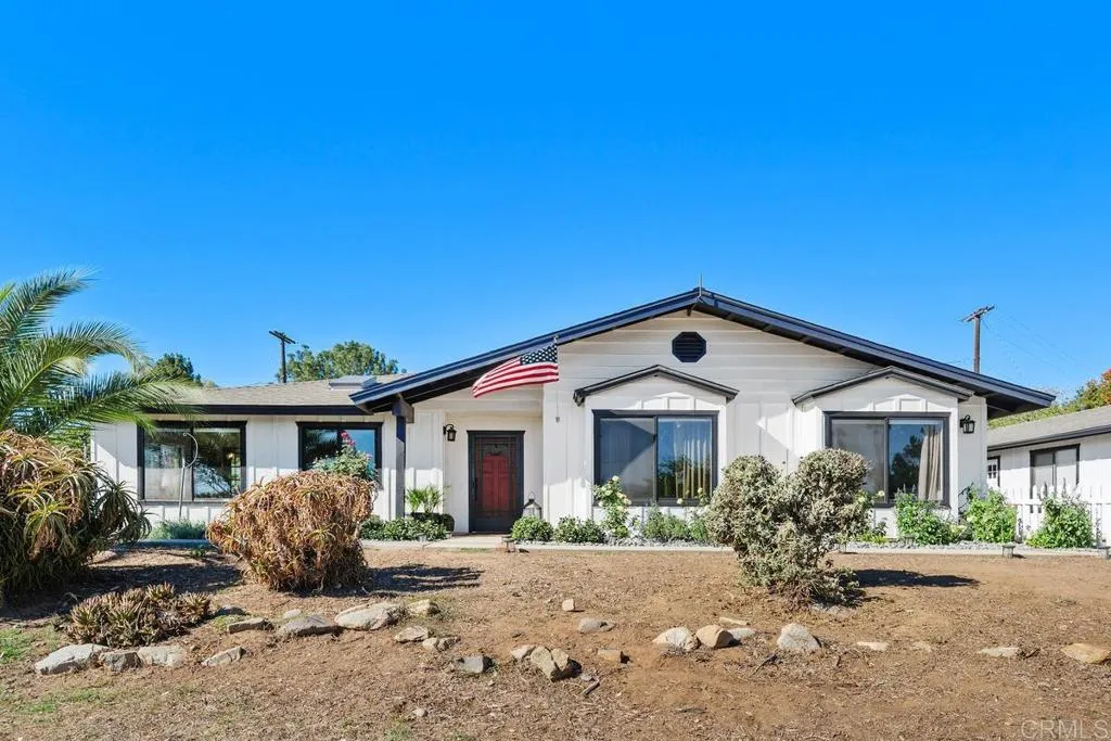 2625 Havencrest Drive Fallbrook, CA 92028 - Photo 31 of 35 a front view of a house with a garden