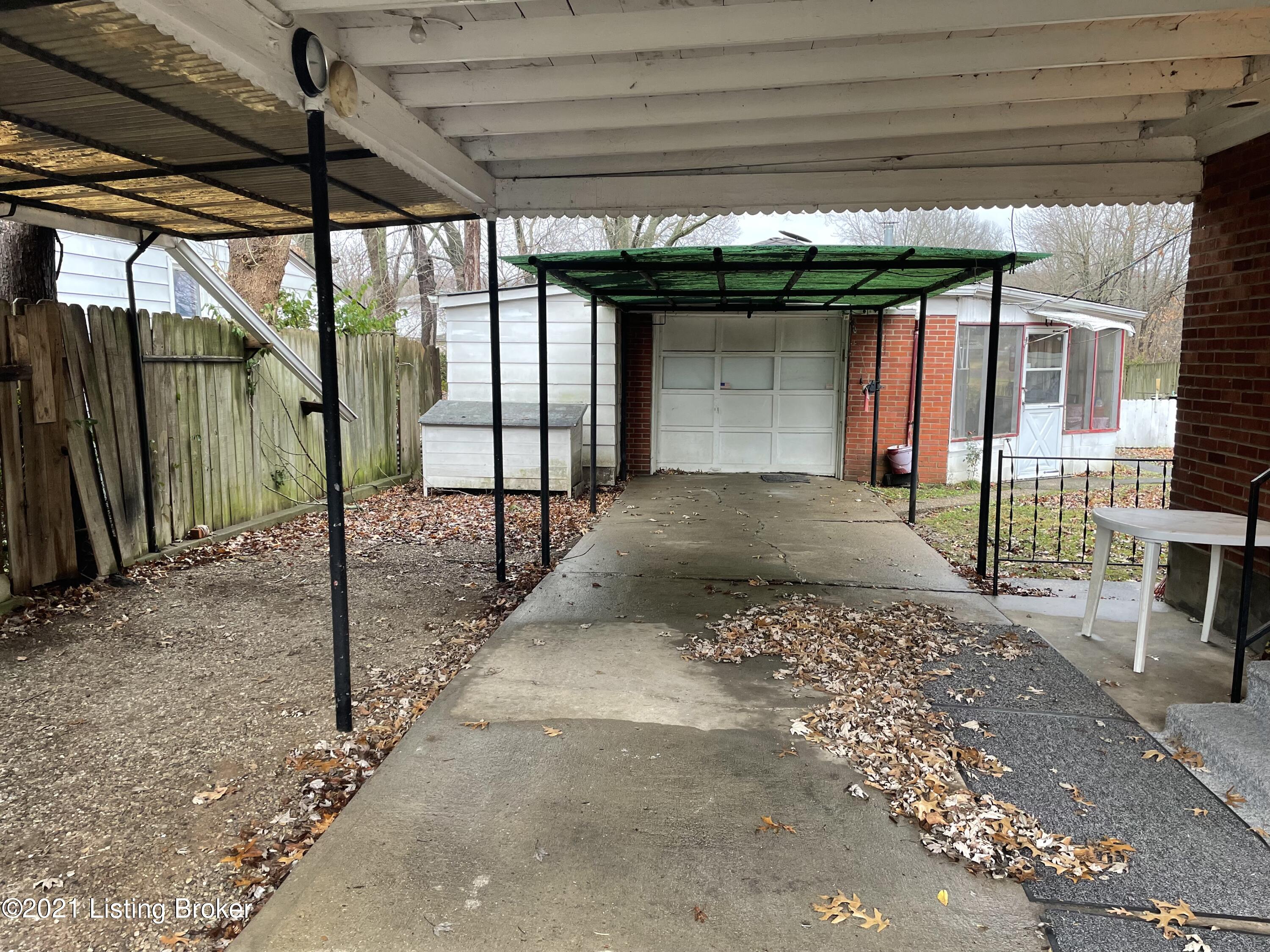 8205 Kerry Road Louisville, KY 40258 - Photo 3 of 19 16D884E7-D5F4-4D59-A2AE-9B756789C1AA