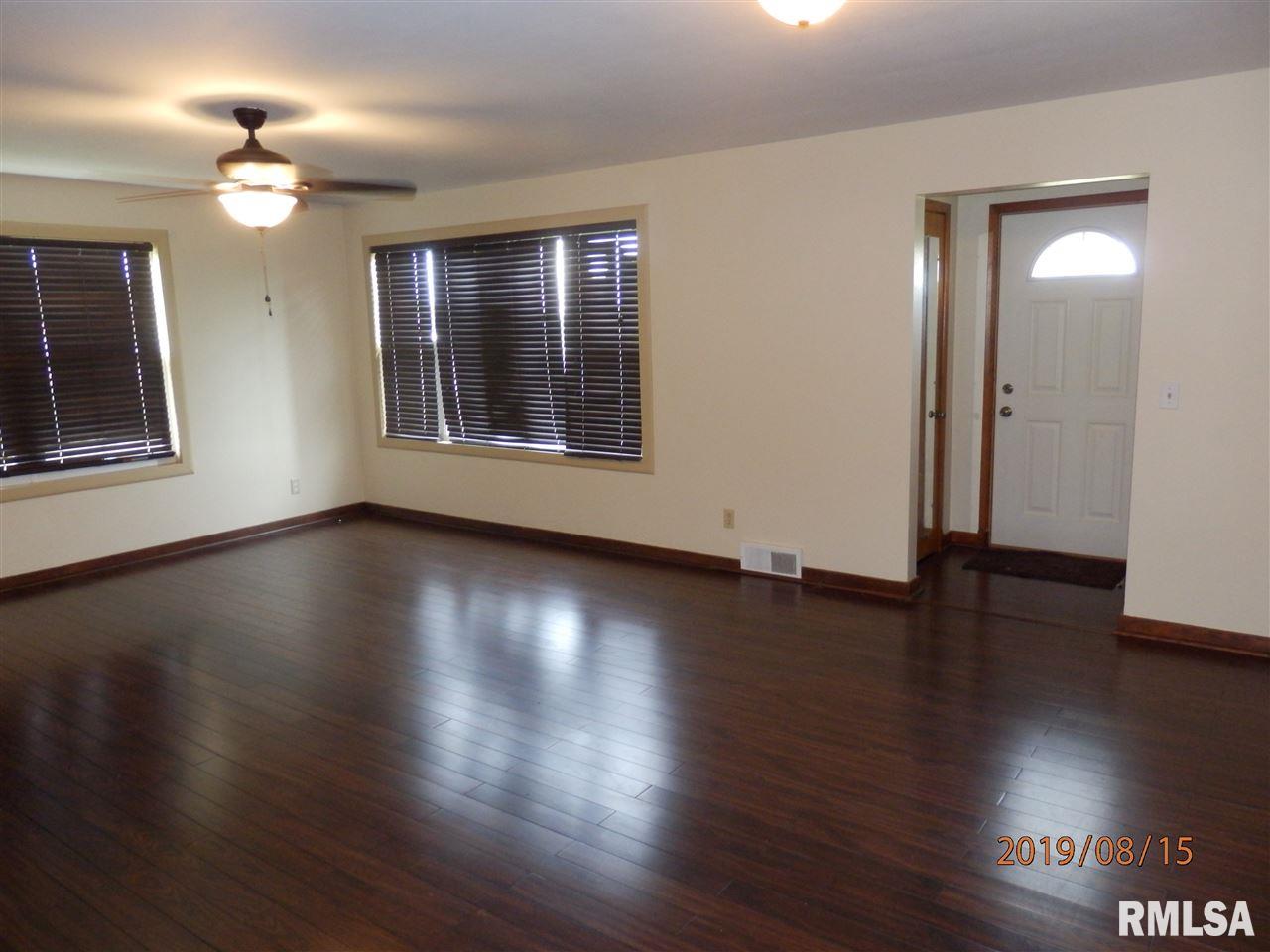 215 South Cramer Road Elmwood, IL 61529 - Photo 5 of 31