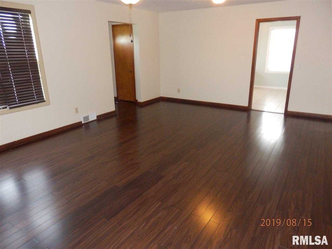 215 South Cramer Road Elmwood, IL 61529 - Photo 6 of 31