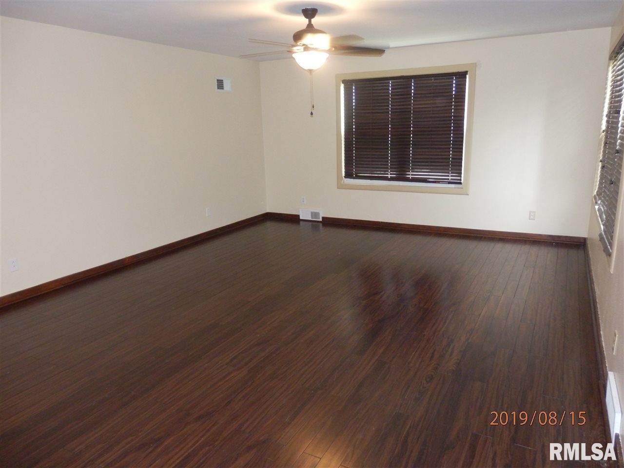215 South Cramer Road Elmwood, IL 61529 - Photo 8 of 31