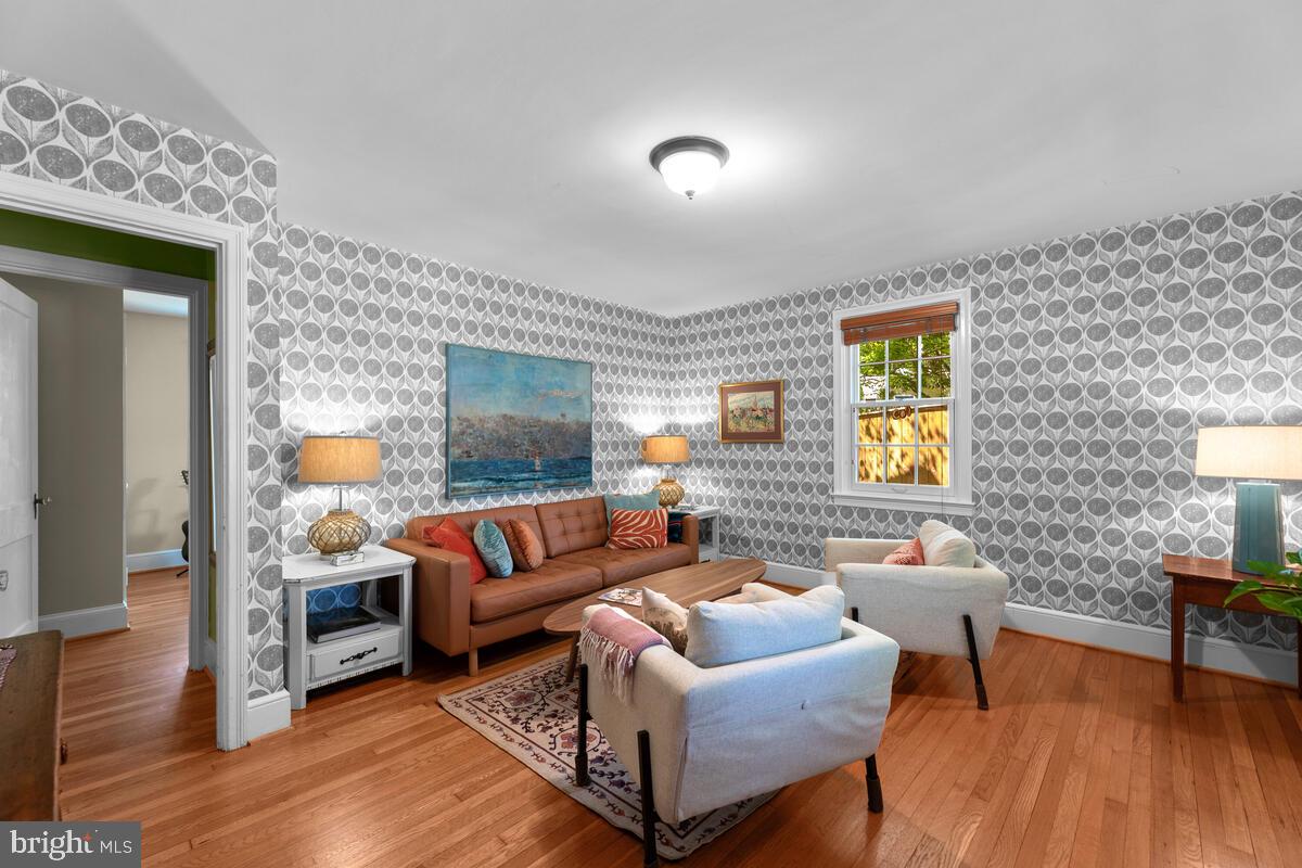 17 Sunnyside Road Silver Spring, MD 20910 - Photo 21 of 50 a living room with furniture and a wooden floor