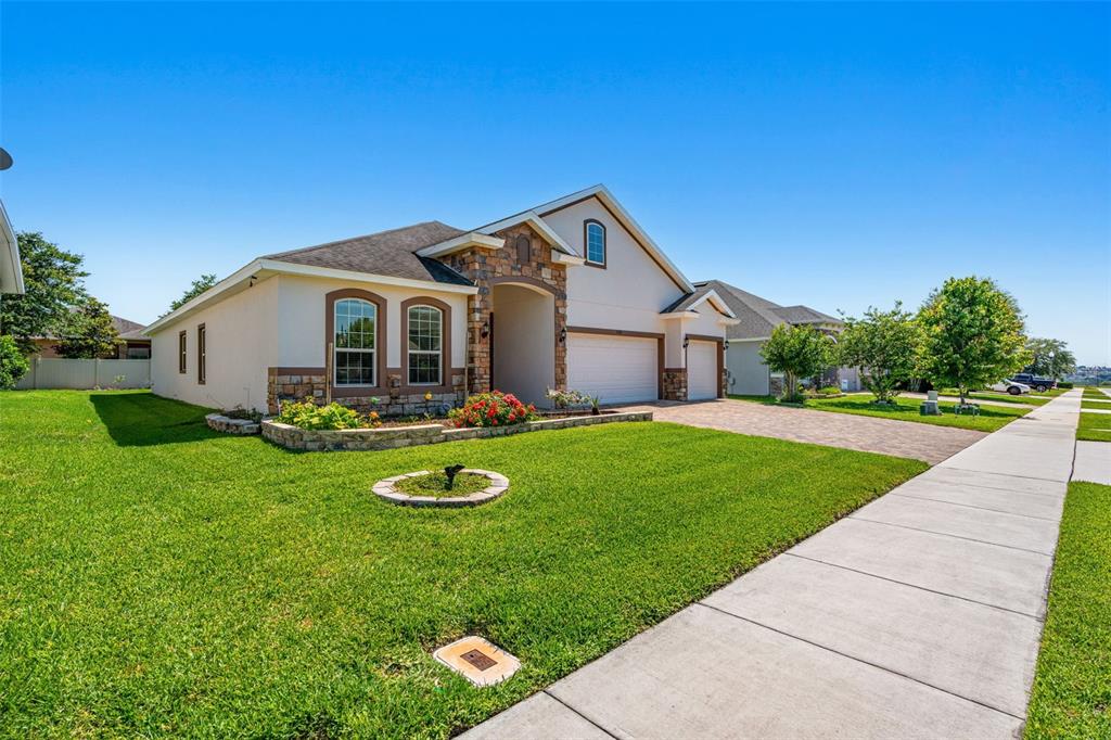 2085 Lula Road Minneola, FL 34715 - Photo 4 of 39 a front view of a house with garden