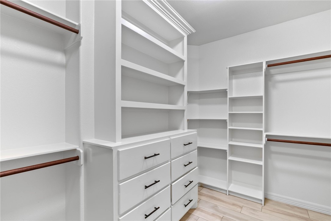 401 Big Shell Court Corpus Christi, TX 78418 - Photo 15 of 26 a room with a closet