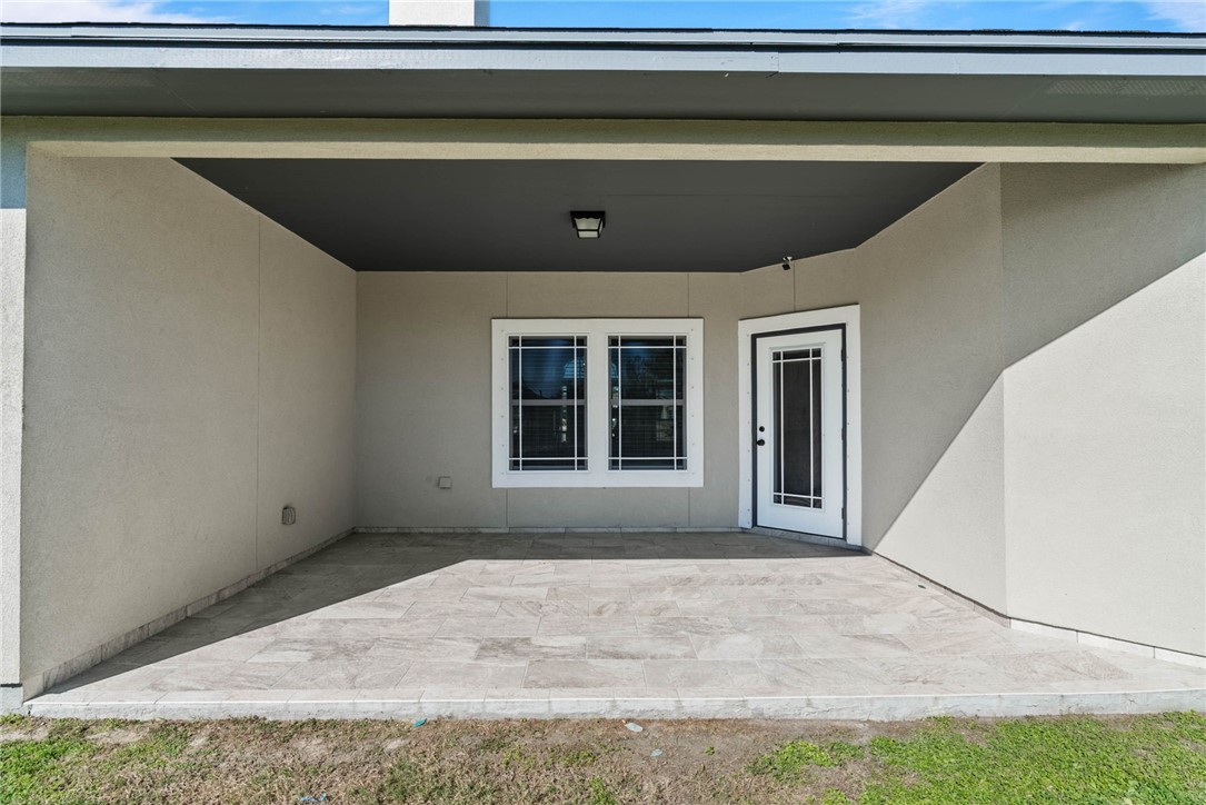 401 Big Shell Court Corpus Christi, TX 78418 - Photo 25 of 26 a view of an empty room with a window