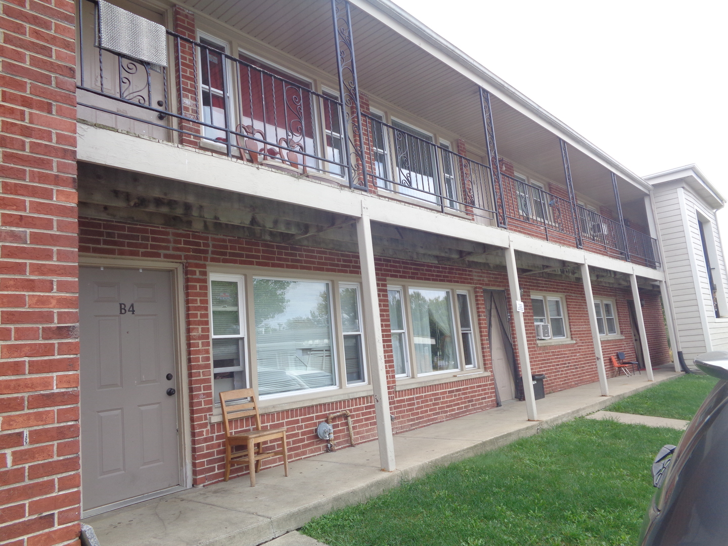 1340 North Main Street, Unit B11 Wheaton, IL 60187 - Photo 2 of 10 a view of house with front door