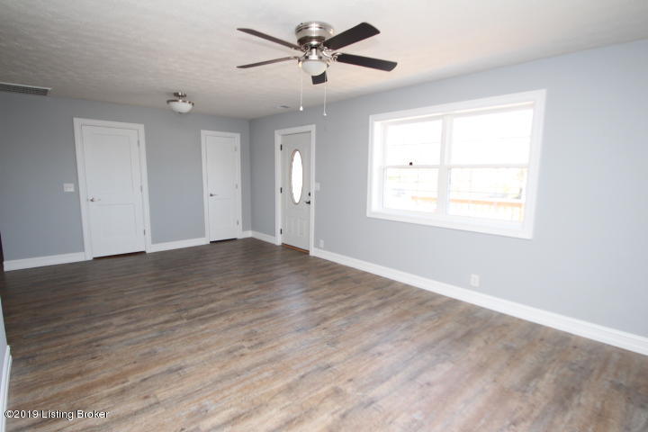 1056 Bonds Mill Road Lawrenceburg, KY 40342 - Photo 5 of 31 IMG_8604