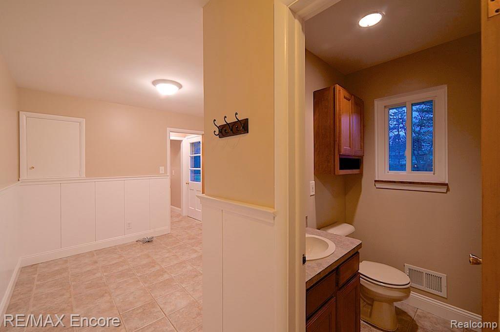 160 Kalhaven Road Rochester Hills, MI 48307 - Photo 12 of 24
