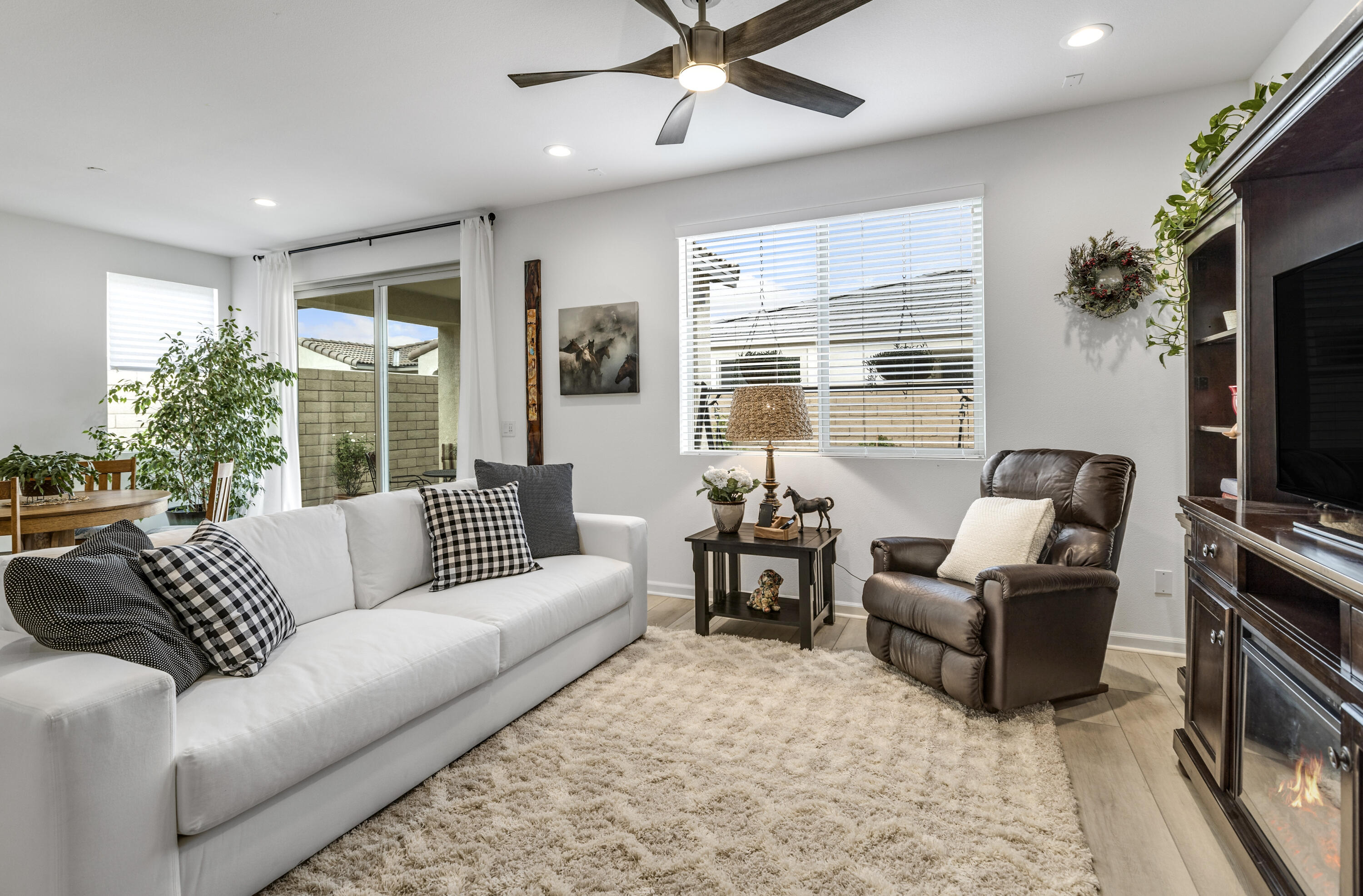 78804 Santa Rosa Way Palm Desert, CA 92211 - Photo 20 of 40 a living room with furniture and a flat screen tv