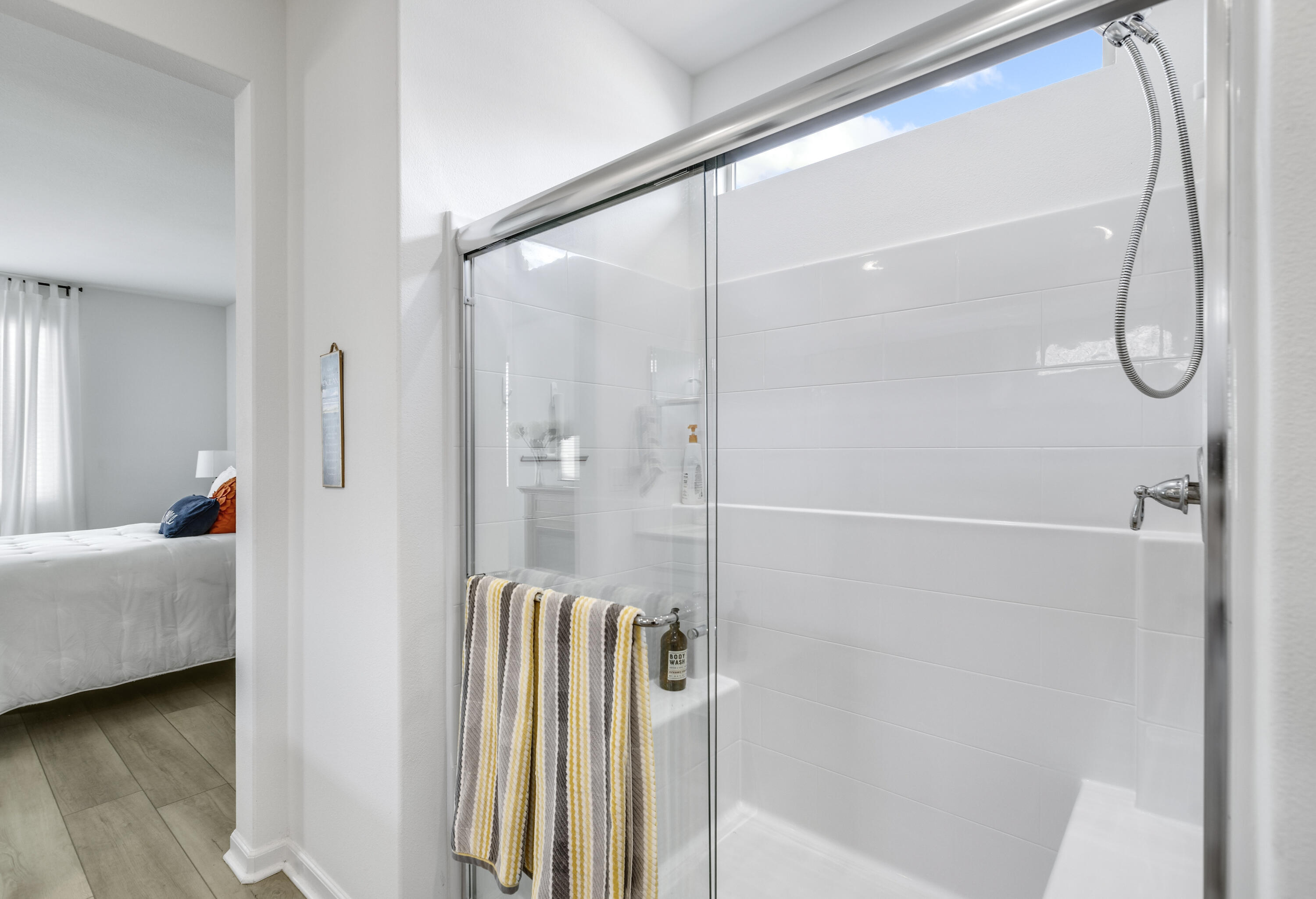 78804 Santa Rosa Way Palm Desert, CA 92211 - Photo 27 of 40 a en suite bathroom with a shower and a tub