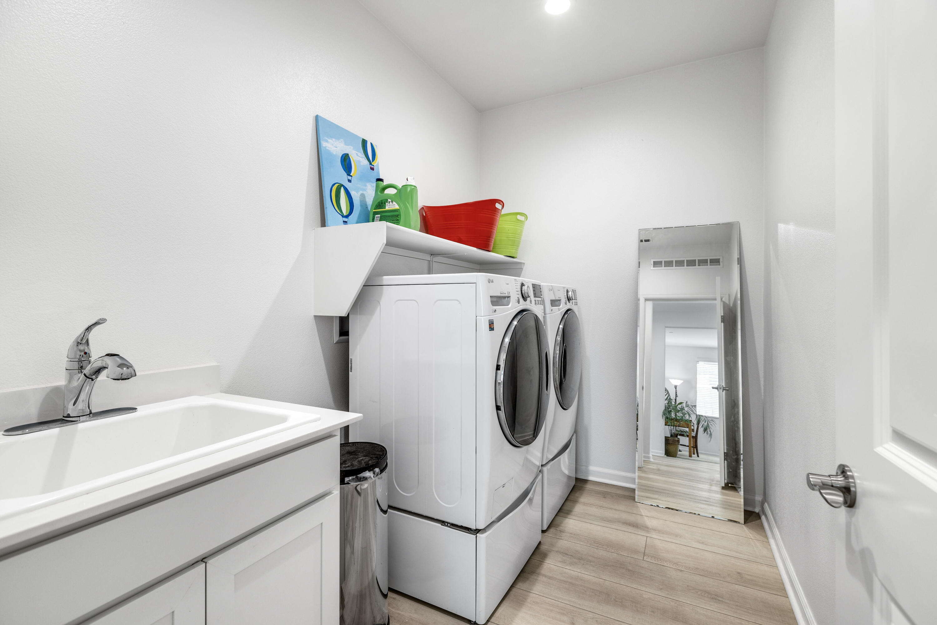 78804 Santa Rosa Way Palm Desert, CA 92211 - Photo 28 of 40 a utility room with dryer and washer