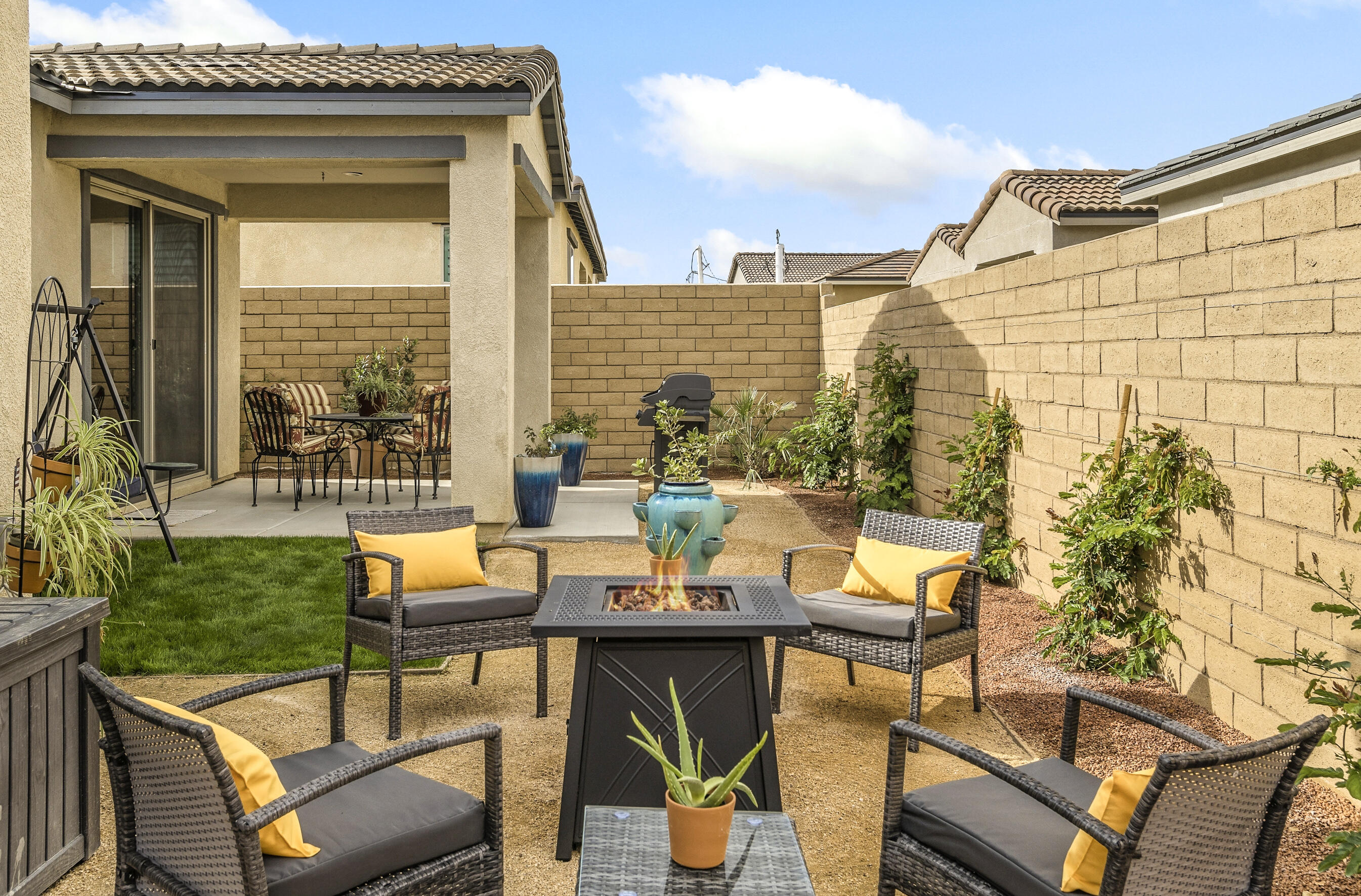 78804 Santa Rosa Way Palm Desert, CA 92211 - Photo 35 of 40 a view of an outdoor seating area