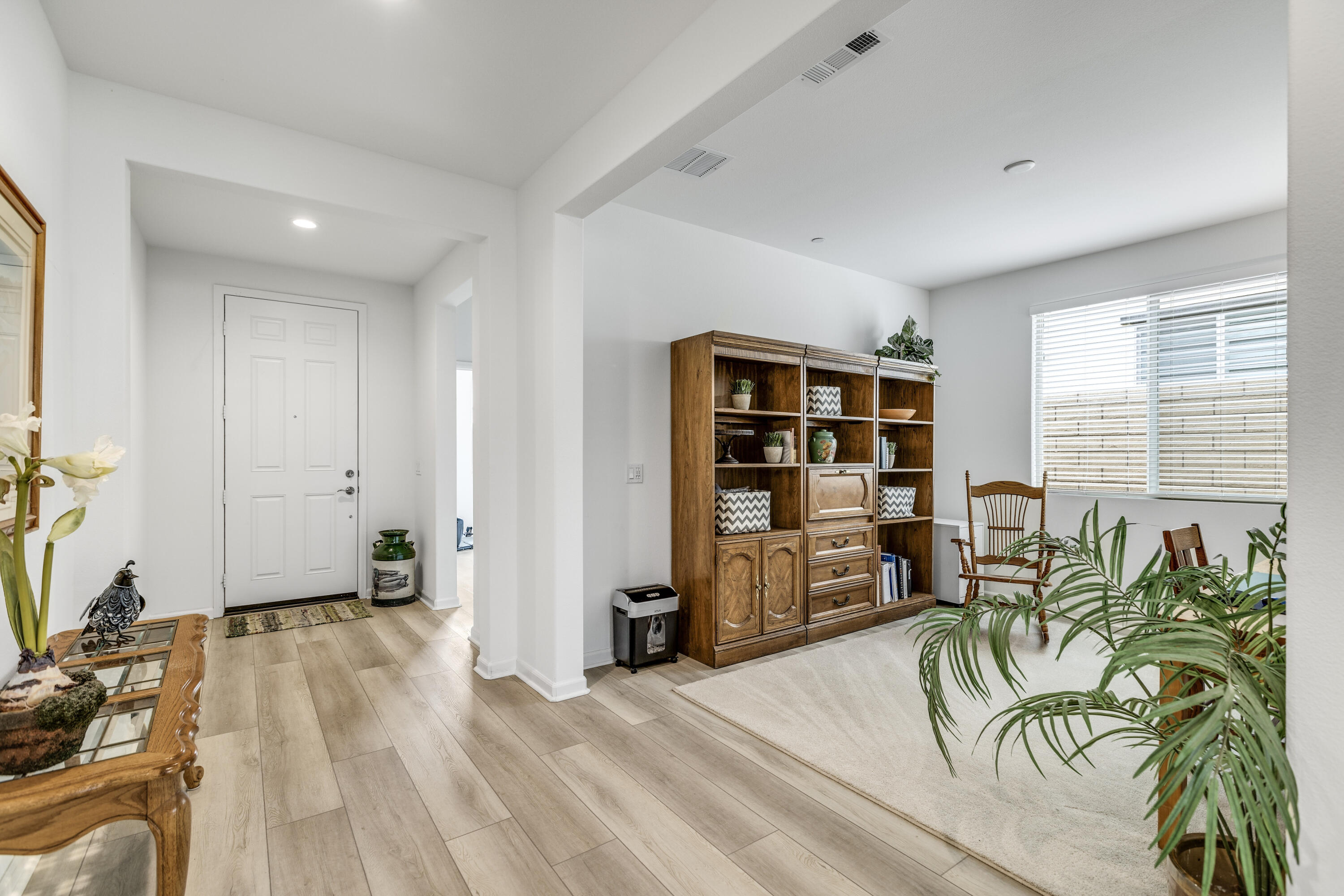 78804 Santa Rosa Way Palm Desert, CA 92211 - Photo 10 of 40 a view of a livingroom with a furniture window and outside view