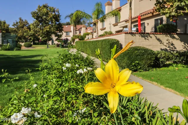$3,100 | 270 Country Club Drive, Unit C, Simi Valley, CA 93065