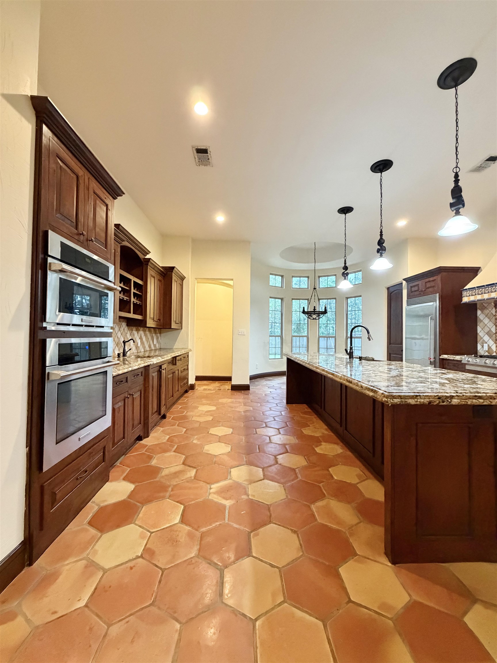 12410 Keith Road Beaumont, TX 77713 - Photo 9 of 45