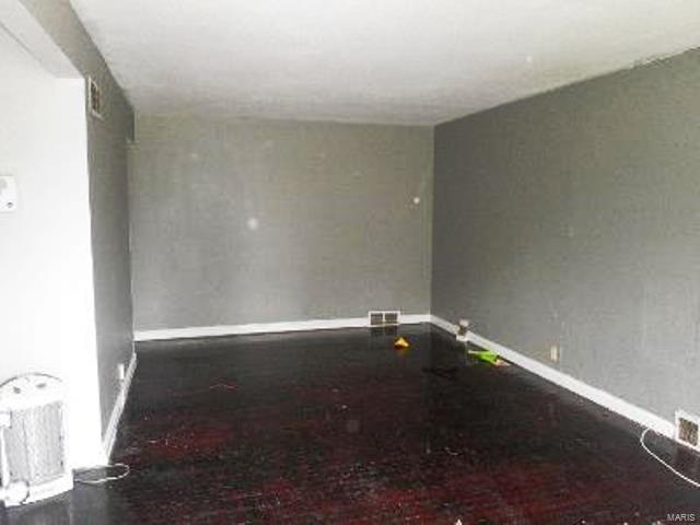 2017 North Hanley Road St. Louis, MO 63114 - Photo 3 of 9 Gallery Image 3