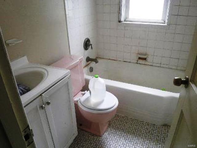 2017 North Hanley Road St. Louis, MO 63114 - Photo 5 of 9 Gallery Image 5