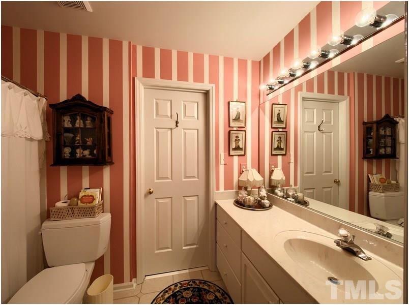 8501 Bluebill Court Raleigh, NC 27615 - Photo 19 of 25 Buddy bath for second and third bedrooms has tile floor.