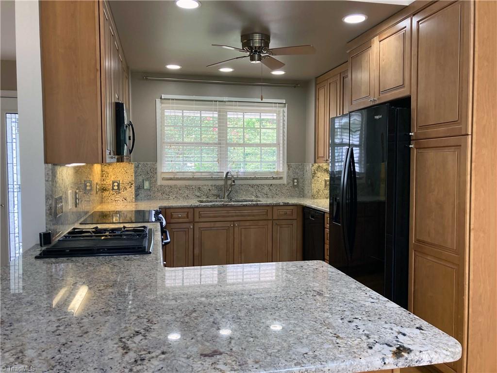 1391 Beckner Road Lexington, NC 27292 - Photo 2 of 50 Kitchen with granite countertop.
