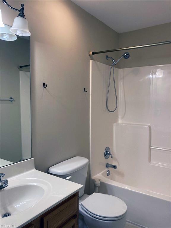 1391 Beckner Road Lexington, NC 27292 - Photo 36 of 50 Guest bathroom in hall