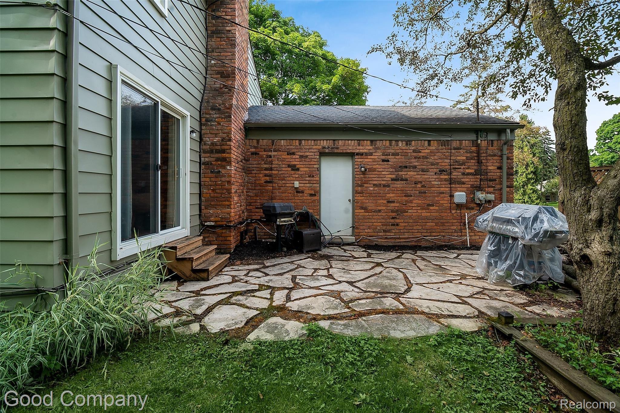 5557 Raven Road Bloomfield Hills, MI 48301 - Photo 22 of 25 5557-raven-road-bloomfield-hills-mi-usa-002.jpg