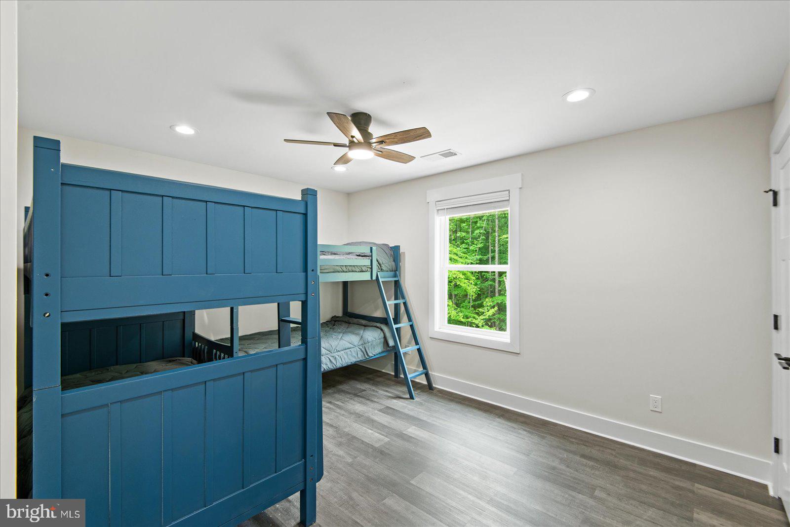 7206 Castaway Beach Road Orange, VA 22960 - Photo 36 of 64 Spacious bedroom with natural light