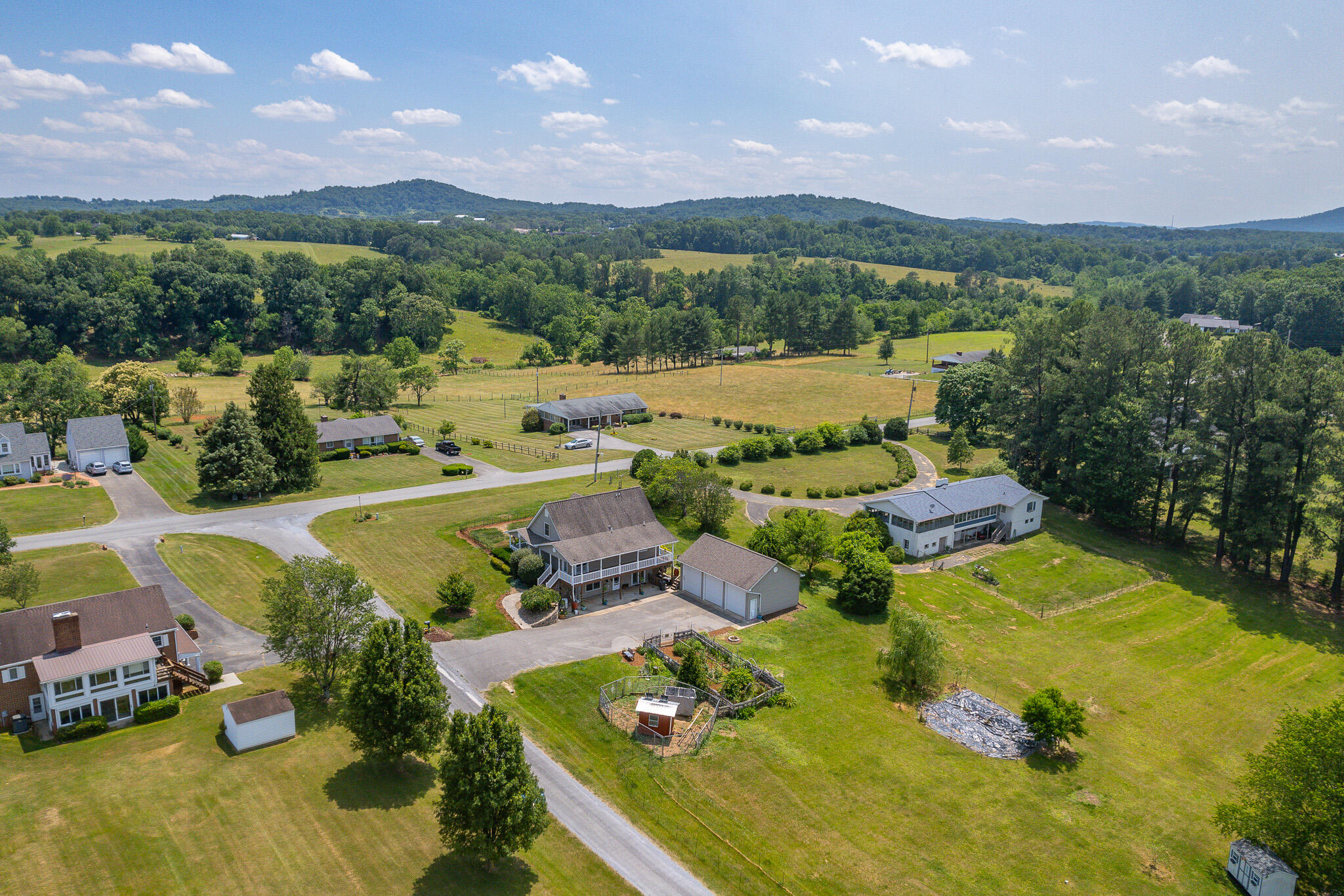1747 Three Otters Road Bedford, VA 24523 - Photo 11 of 91 11