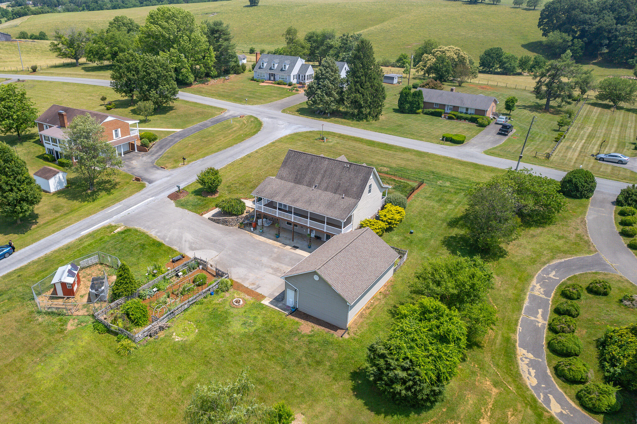 1747 Three Otters Road Bedford, VA 24523 - Photo 15 of 91 15