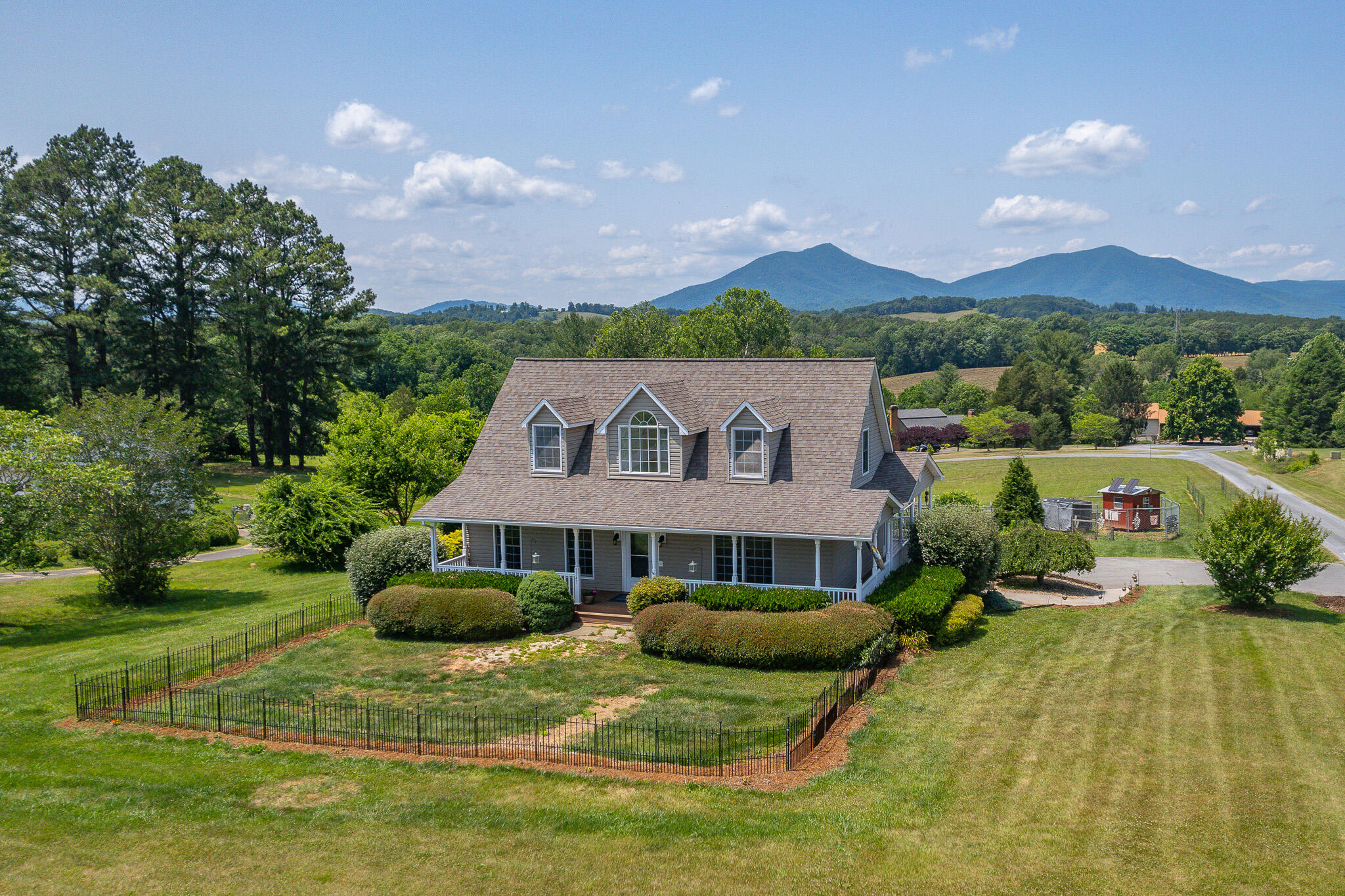 1747 Three Otters Road Bedford, VA 24523 - Photo 5 of 91 5