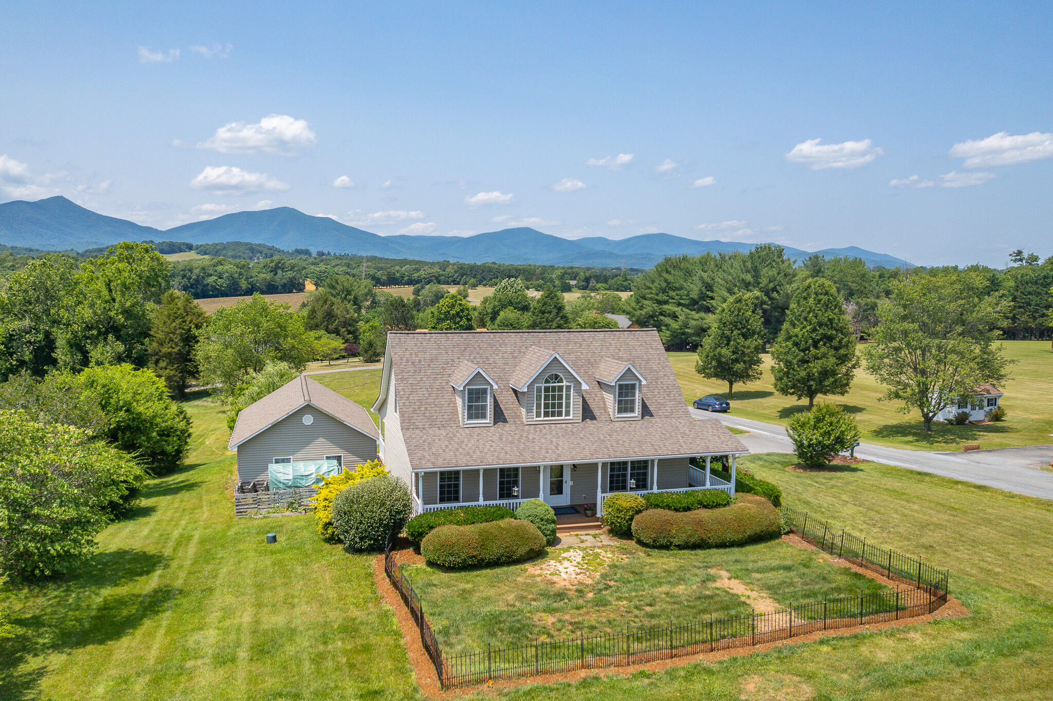 1747 Three Otters Road Bedford, VA 24523 - Photo 6 of 91 6