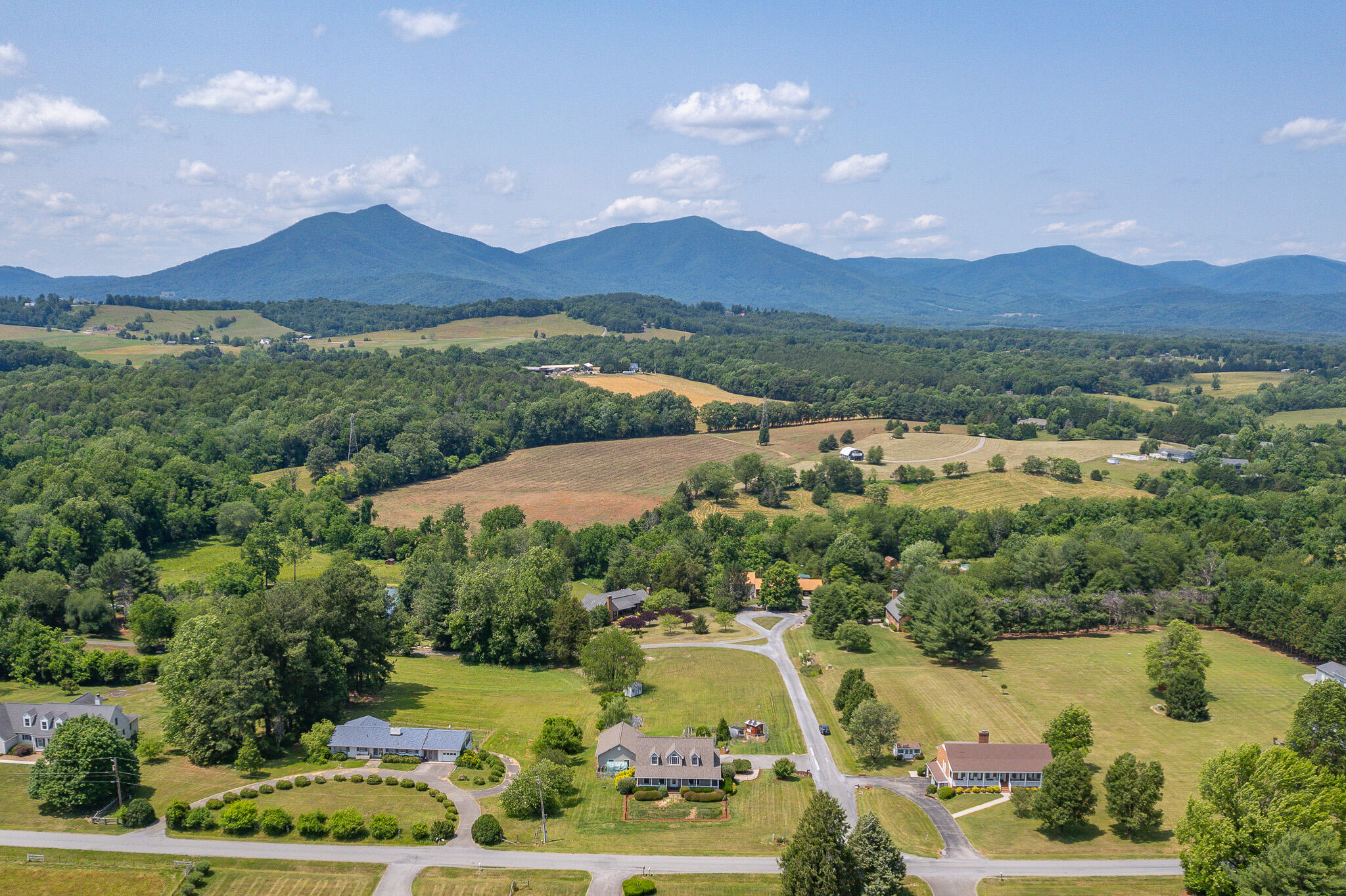 1747 Three Otters Road Bedford, VA 24523 - Photo 7 of 91 7
