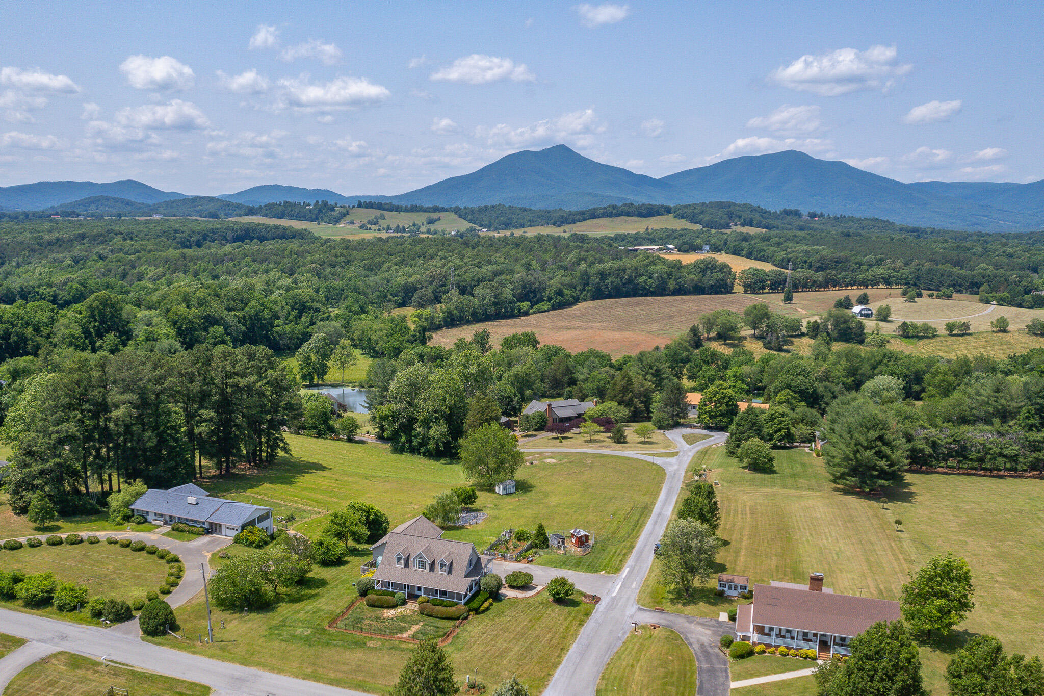 1747 Three Otters Road Bedford, VA 24523 - Photo 8 of 91 8