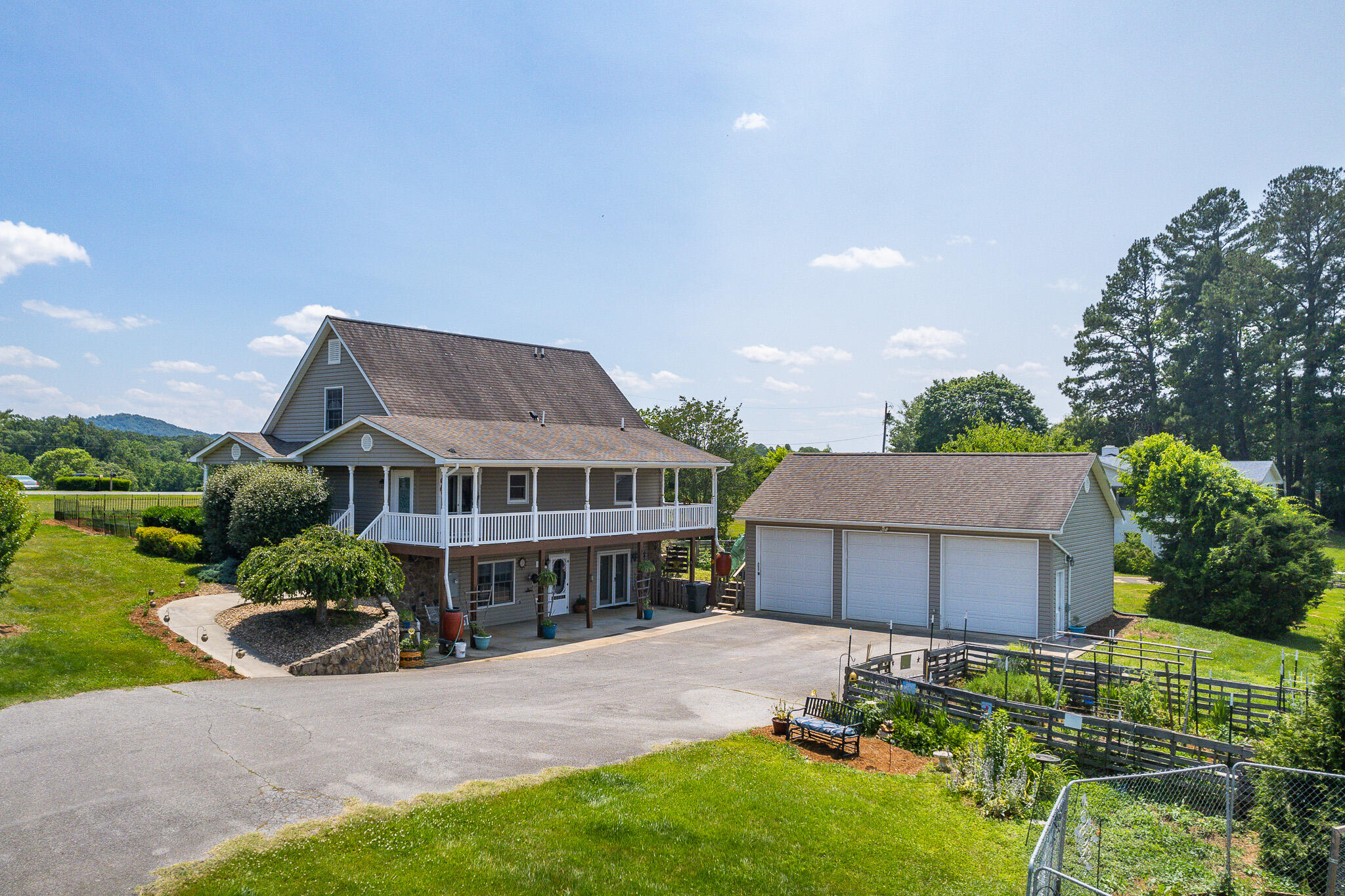 1747 Three Otters Road Bedford, VA 24523 - Photo 9 of 91 9